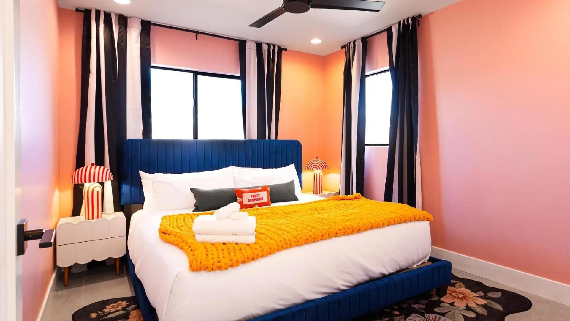 Semesterbostad Rose Retreat W/ Coach House-2 Homes-Ig Worthy Scottsdale