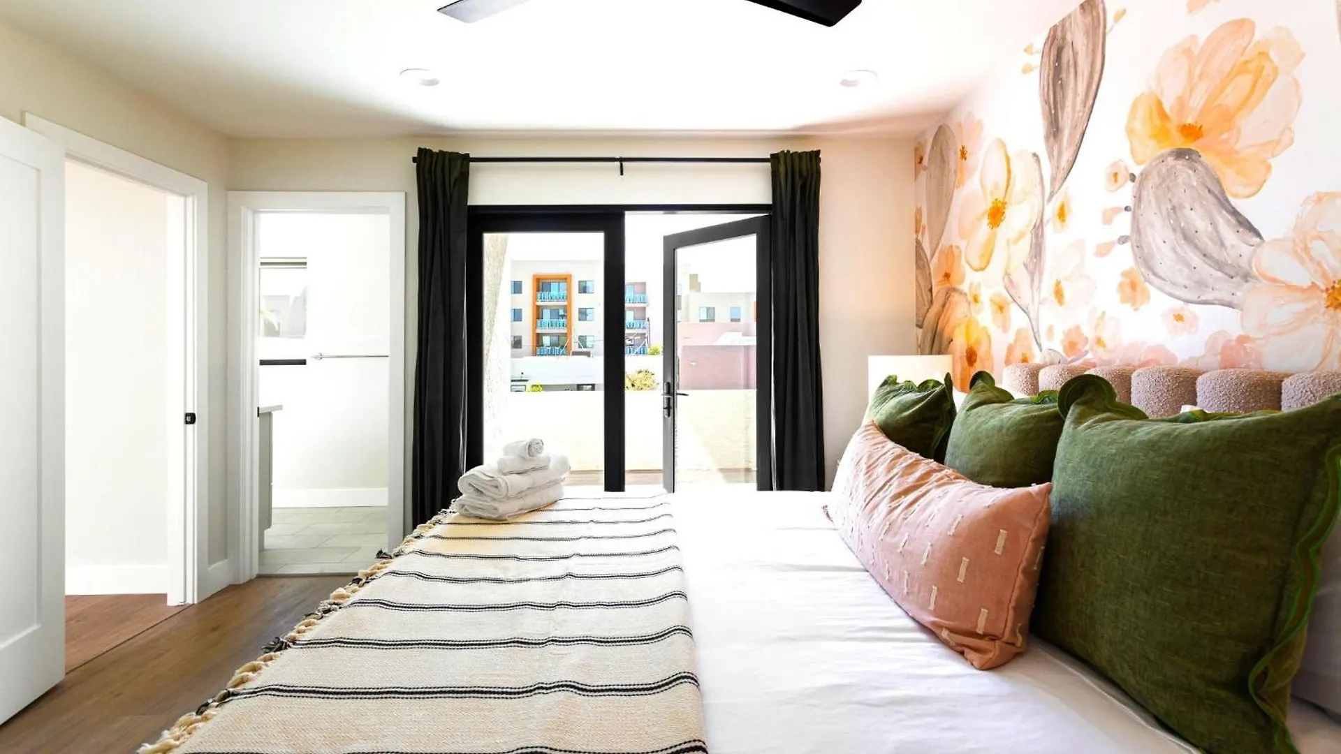 Rose Retreat W/ Coach House-2 Homes-Ig Worthy Scottsdale